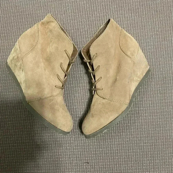 Madden Girl Domain Faux Suede Wedge Booties Ankle Boots - Picture 5 of 12